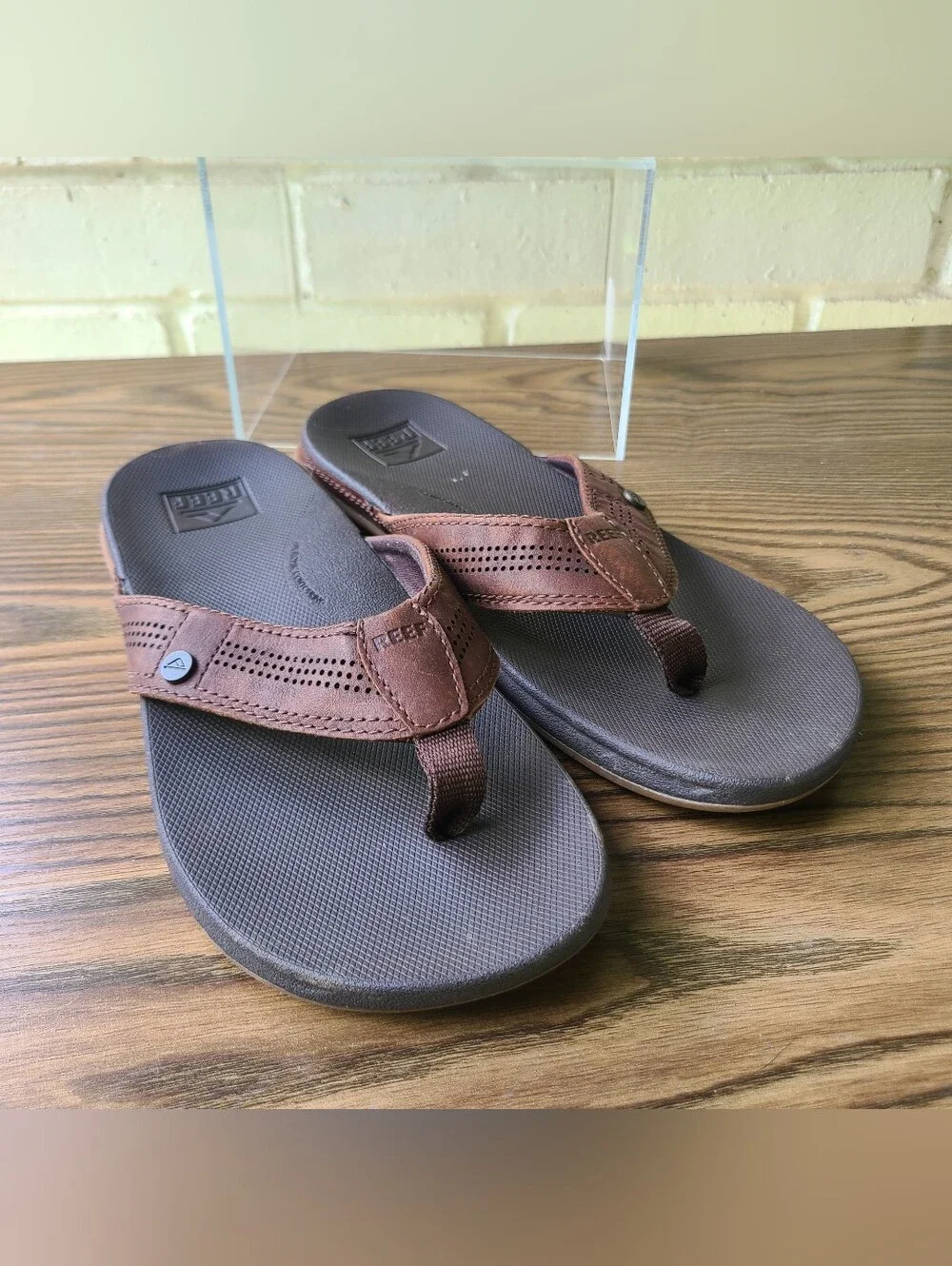 REEF Men's Brown Leather-Trim Flip Flop Sandals SIZE 8